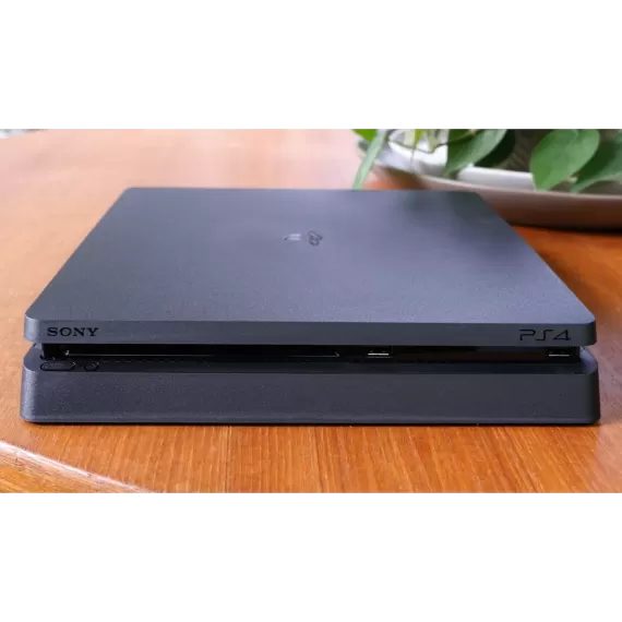 Playstation 4 slim 1000GB